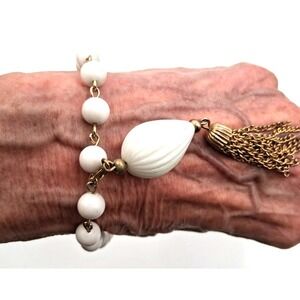 Vintage White Plastic Bead Tassel Bracelet Ribbed Drop Gold Tone 7.5"